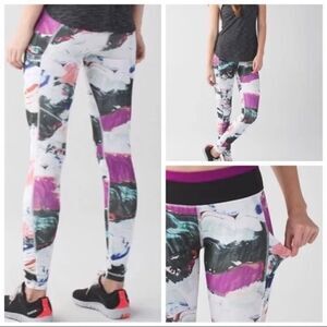 Lululemon Speed Tight Ill Pigment Wave Multi / Black / Regal Plum - Size: 4
